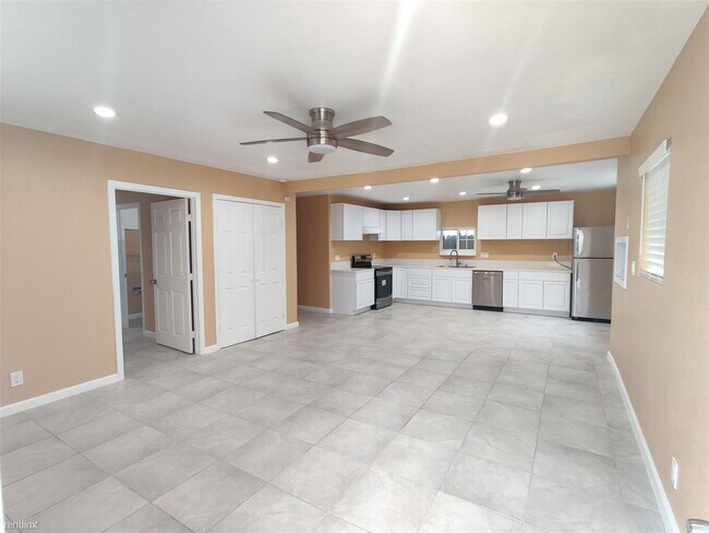 Primary Photo - 2 br, 2 bath House - 739 D St