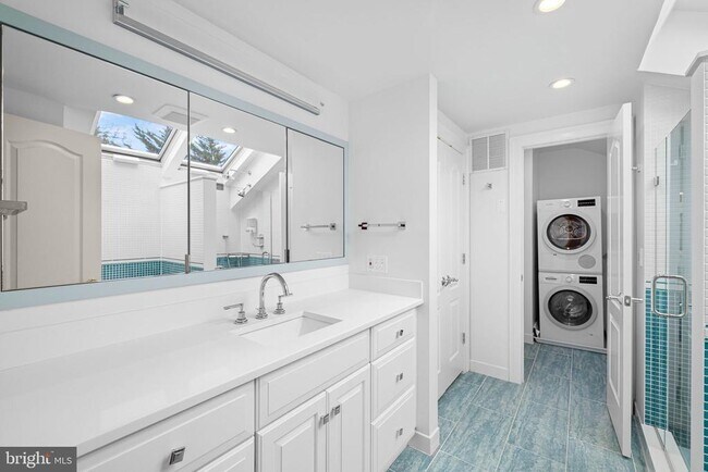 Building Photo - 4049 Mansion Dr NW