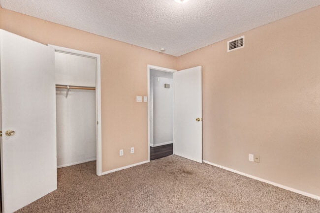 Building Photo - 4632 W Palo Verde Dr