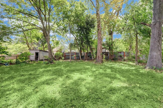 Building Photo - 7438 Bywood St