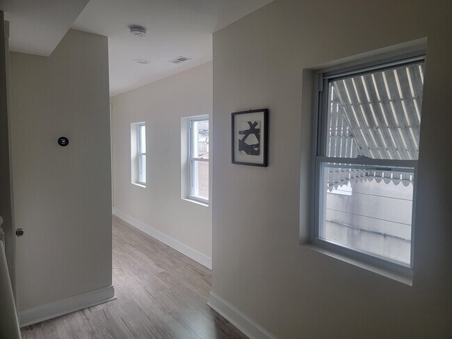 Building Photo - 401 S Ann St