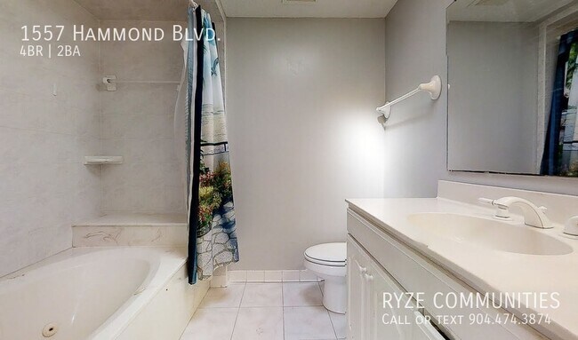 Building Photo - Beautiful Pool Home - Fenced in Yard - Sty...