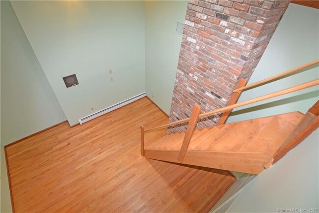 Building Photo - 405 Maple Ave