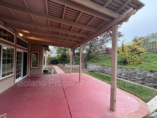 Building Photo - 685 Hillcrest Cir