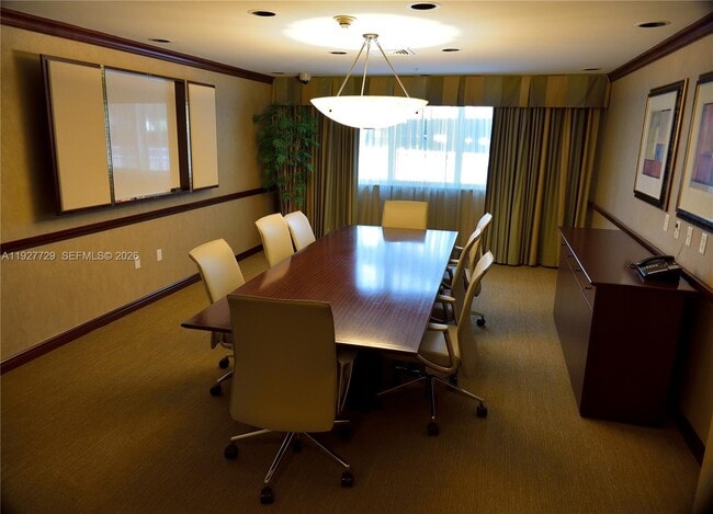 Building Photo - 347 N New River Dr E