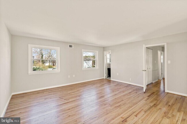 Building Photo - 9356 Birchwood Ct
