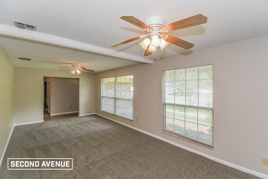 Building Photo - 1512 Rebecca Dr