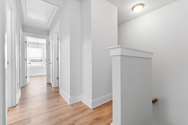 Building Photo - Stunning Lake Access End Unit Townhome Walking Distance to Downtown Davidson