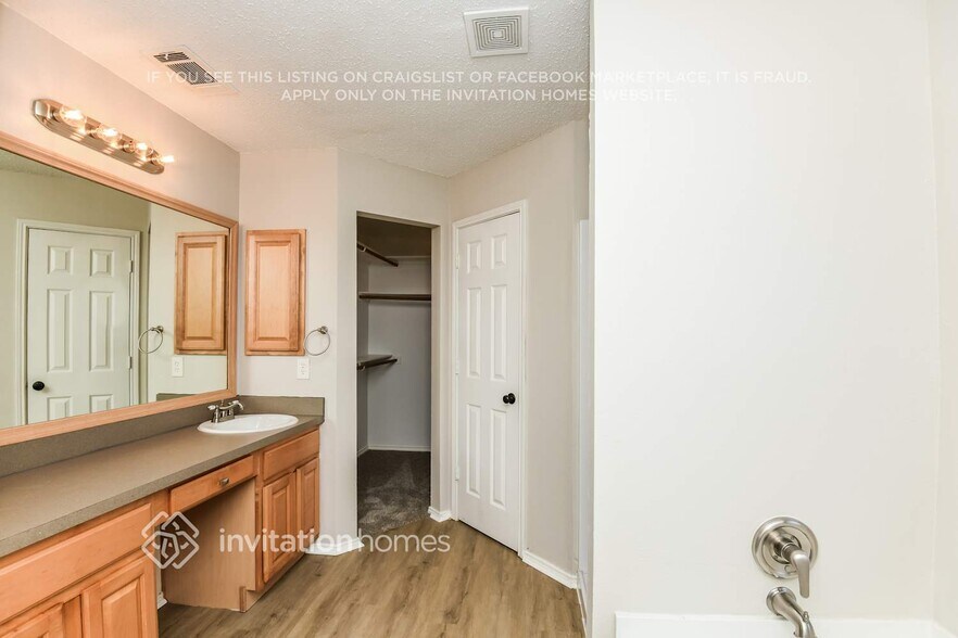 Building Photo - 9124 Friendswood Dr