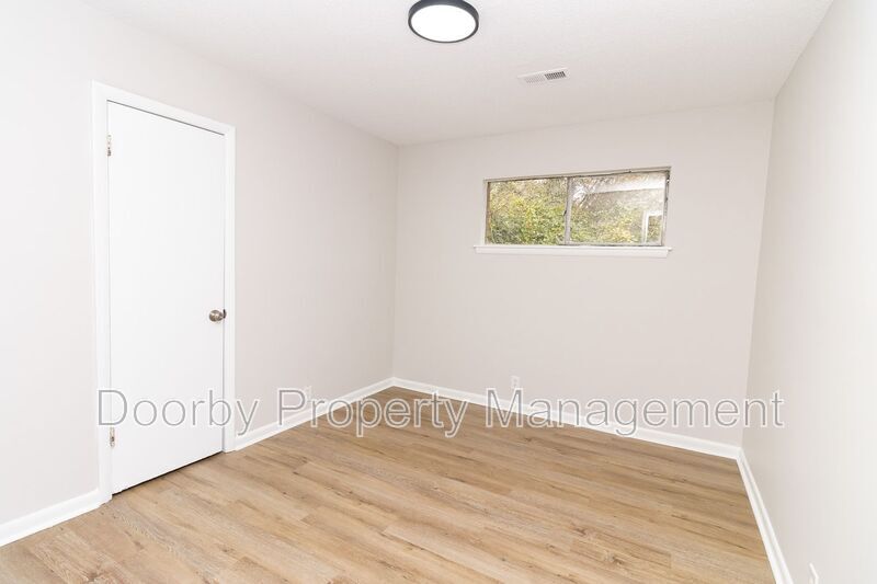 Building Photo - 1132 N Hickory St