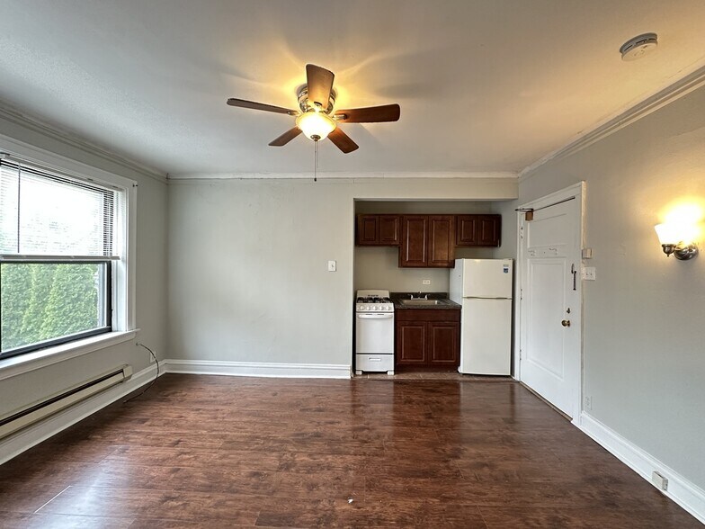 Building Photo - 4349 N Damen Ave
