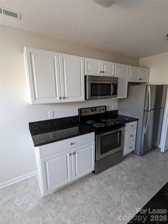 Building Photo - 72 Windwood Dr