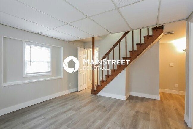 Building Photo - 3 Bedroom Pet-Friendly Home in INDEPENDENC...