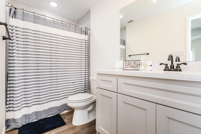 Building Photo - 1419 Calamian Dr