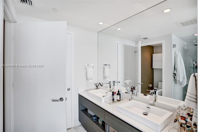 Building Photo - 460 NE 28th St