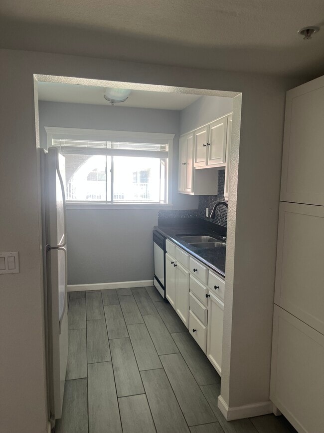 Building Photo - 1650 N 87th Terrace