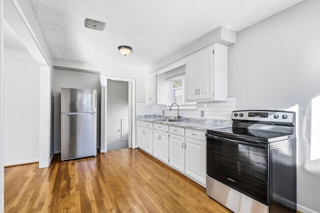 Building Photo - 24609 Flower Ave