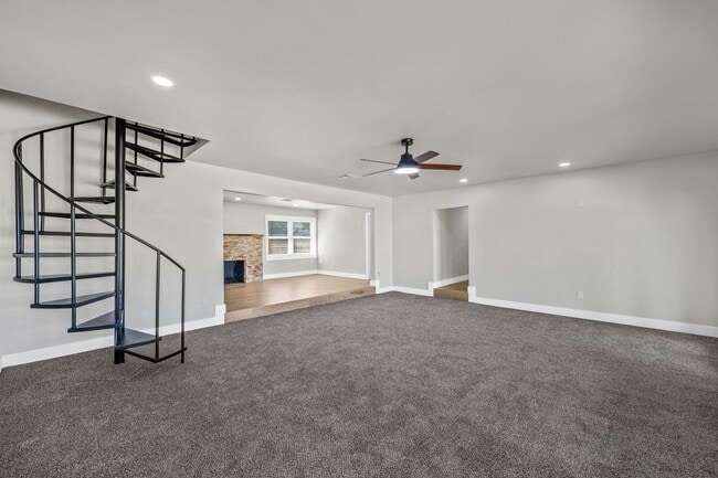 Building Photo - 5 Bedroom