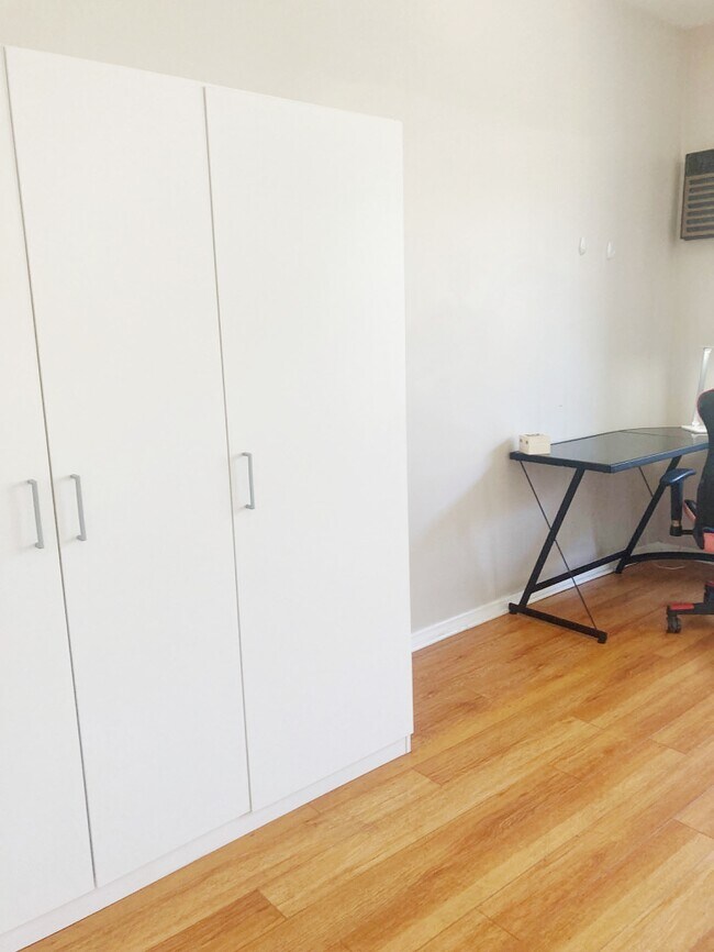 Building Photo - 1424 Amherst Ave