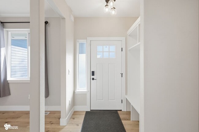 Building Photo - 4 Bedroom | 2.5 Bathroom | 2 Car Garage - Convenient Location!