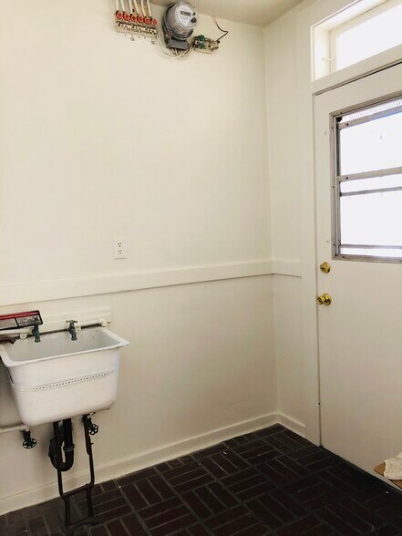 Utility room Bike room - 1134 N Gardner St