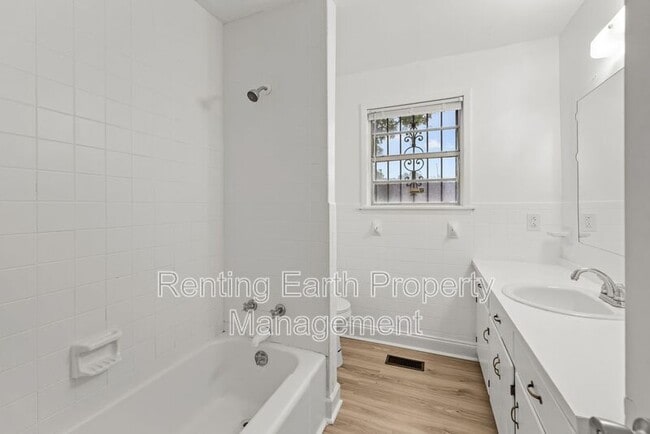 Building Photo - 537 S Jackson St