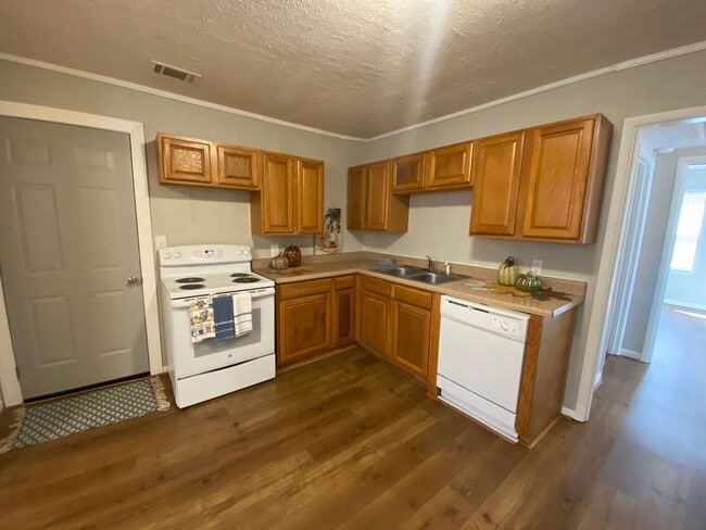 Building Photo - 52 Pelham Heights