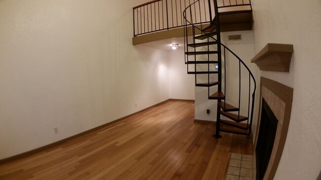 Building Photo - Move -in Special: Cute 2 Bedroom condo (ga...