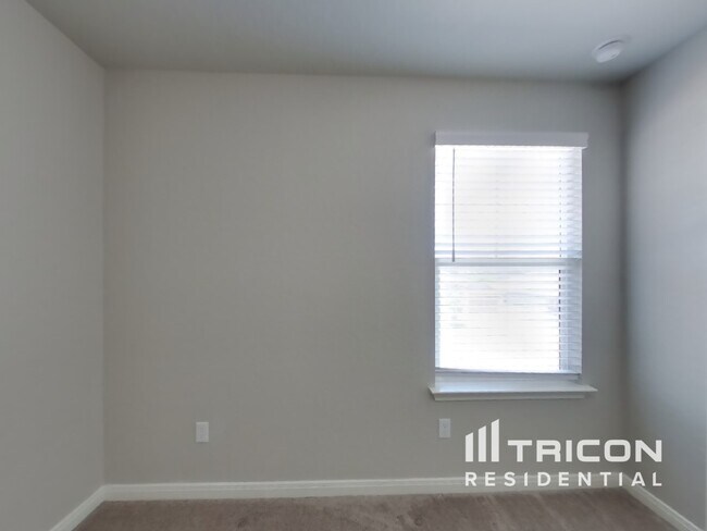 Building Photo - 5520 Shasta Pl