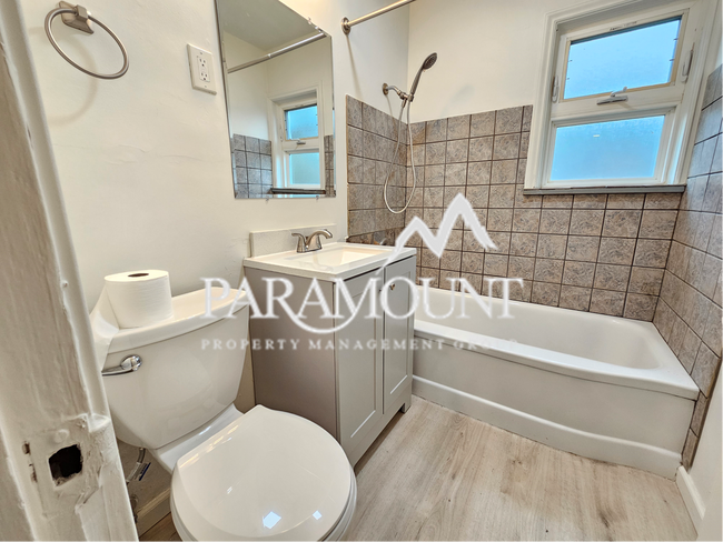 Building Photo - Recently Updated 1-Bedroom Unit in Bremerton. Landscaping Included!