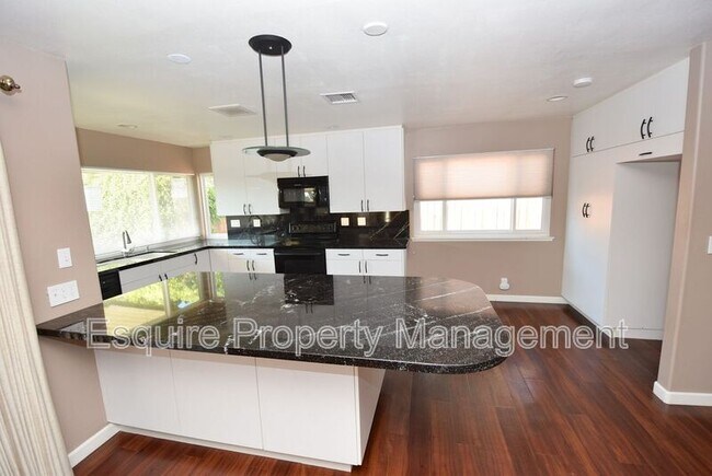 Building Photo - 1335 Lawrence Way