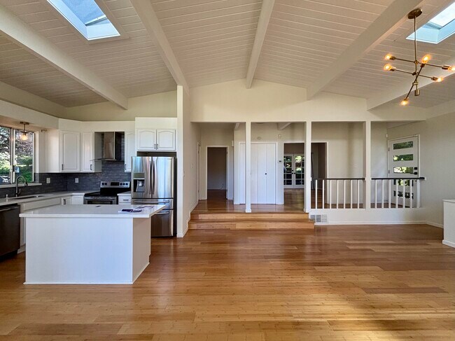 Building Photo - 6207 Westover Dr