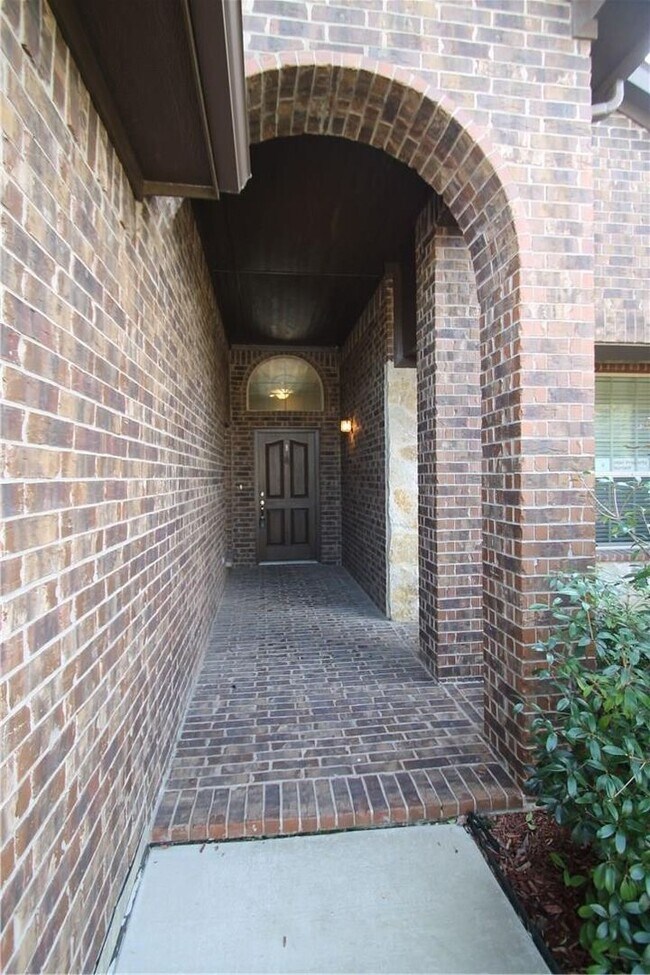 Building Photo - Freshly painted with new flooring