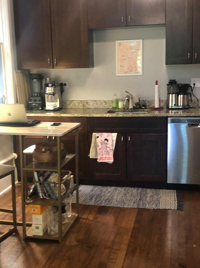 Building Photo - 2245 W Shakespeare Ave