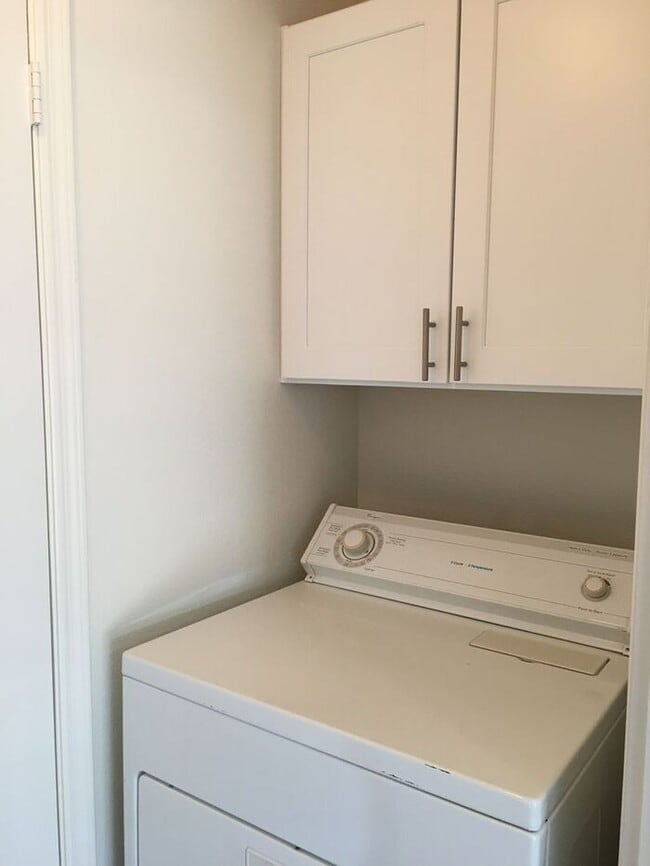 Building Photo - READY TO VIEW NOW! Adorable 2 Bed 2 Bath C...