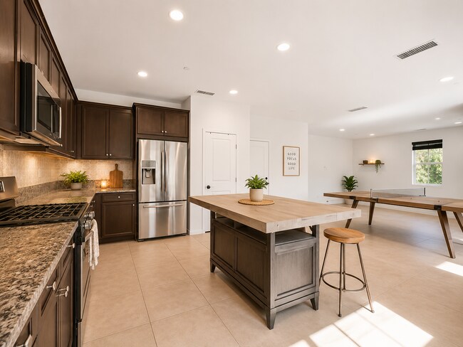 Building Photo - 3849 Oakville Ave