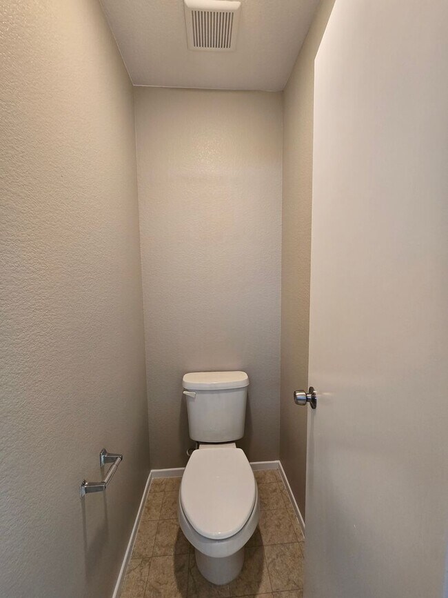 Building Photo - A Stunning 4 Bedroom Home in South West La...