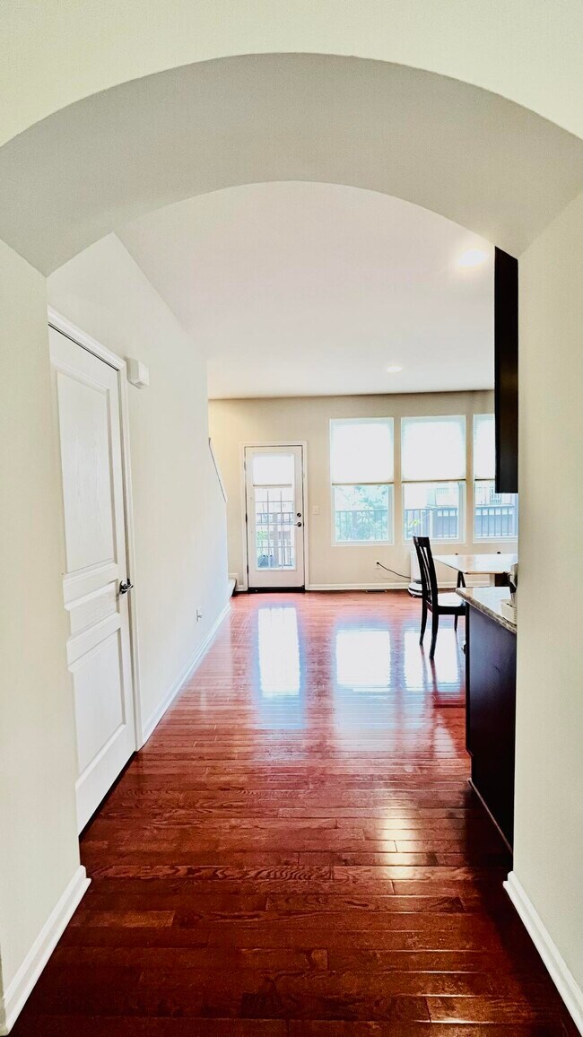 Building Photo - 28000 Hopkins Dr