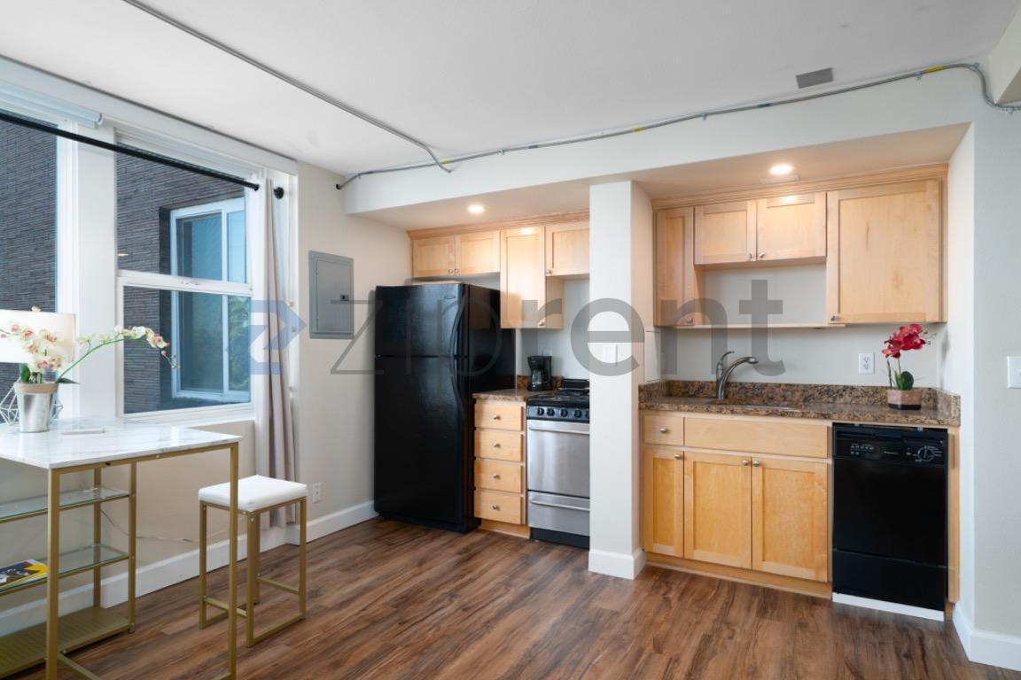 Building Photo - Unit 401
