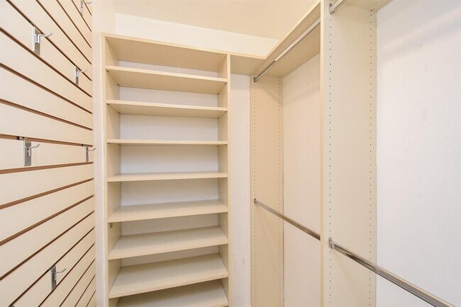 Building Photo - 138 Willowwood Cir