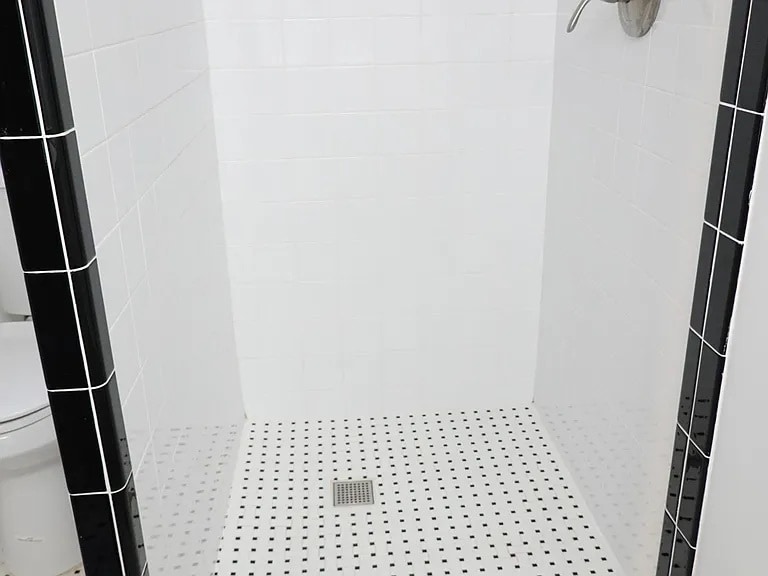 Building Photo - 910 Kennebec Ave