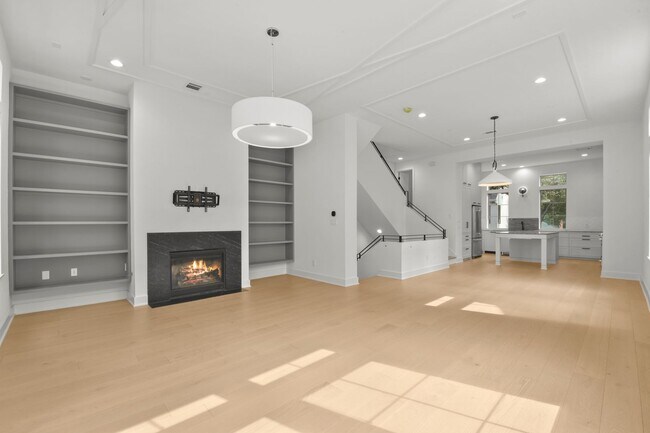 Building Photo - Exclusive Montrose Residence W/ High-End D...