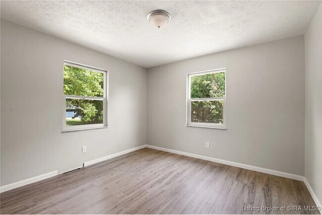 Building Photo - 456 Thompson St