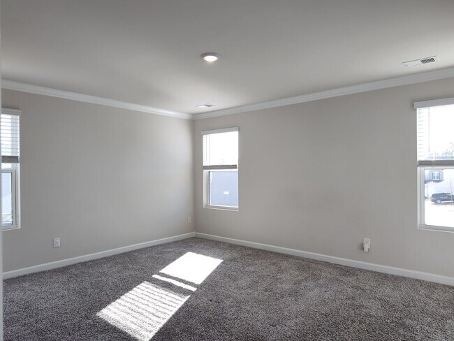 Building Photo - Beautiful 3 bedroom, 2.5 bathroom townhome in Belterra!