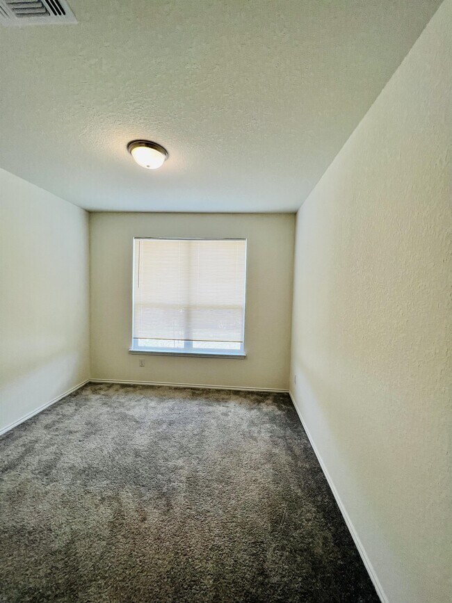 Building Photo - 6229 Mantalcino Dr