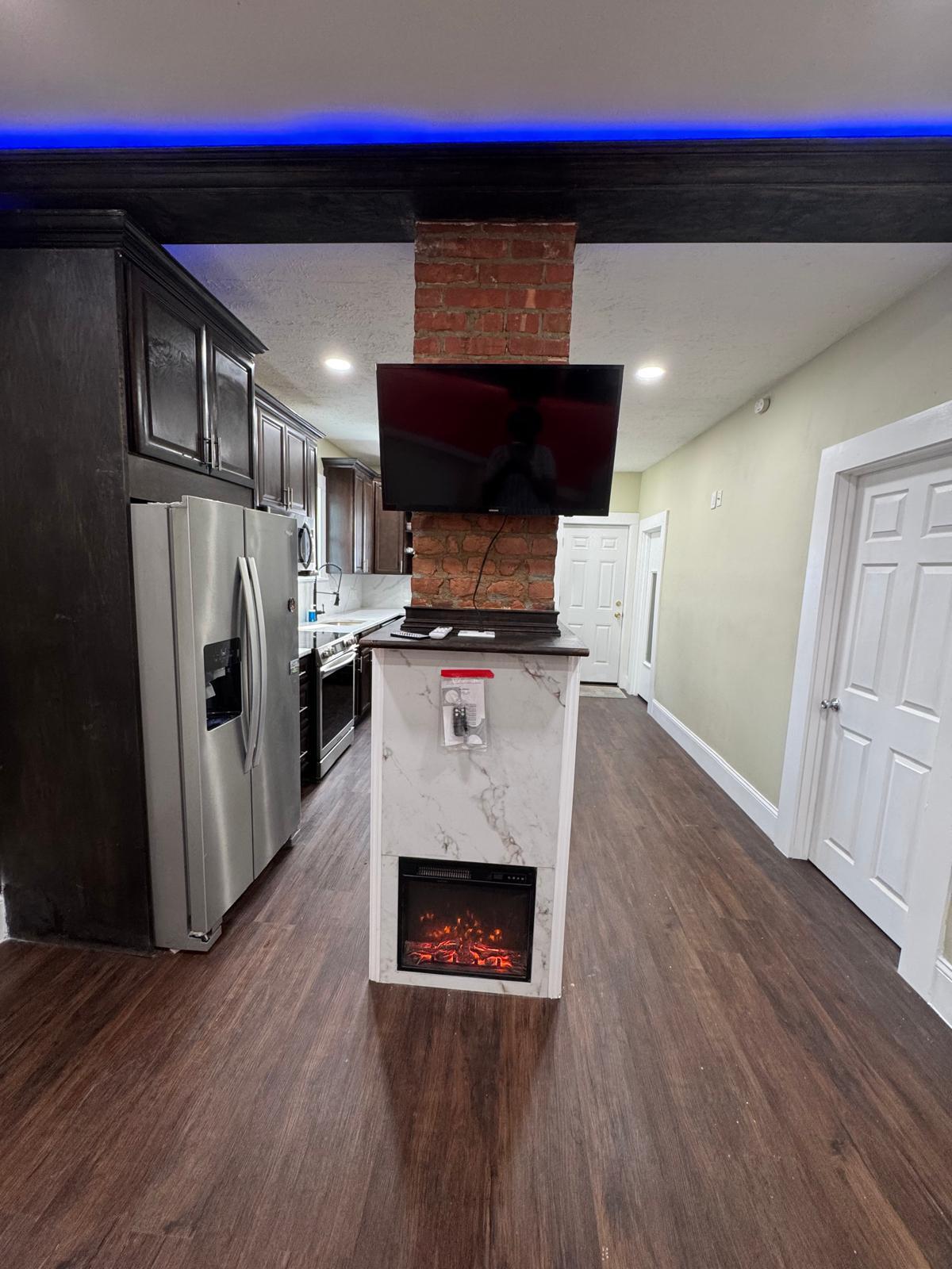 Building Photo - 252 Admiral St