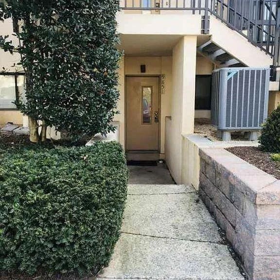 Building Photo - 9851 Hellingly Pl