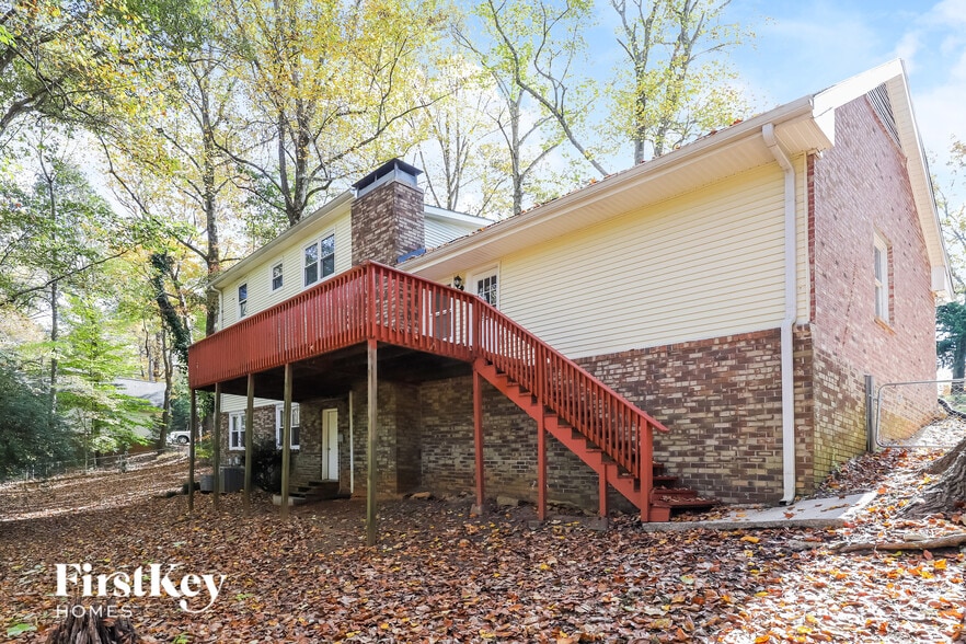 Building Photo - 2440 Thompson Mill Rd