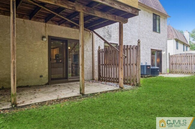 Building Photo - 67 Carriage Pl