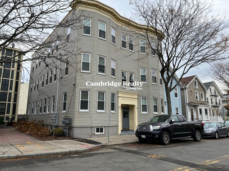 Building Photo - 96 Columbia St